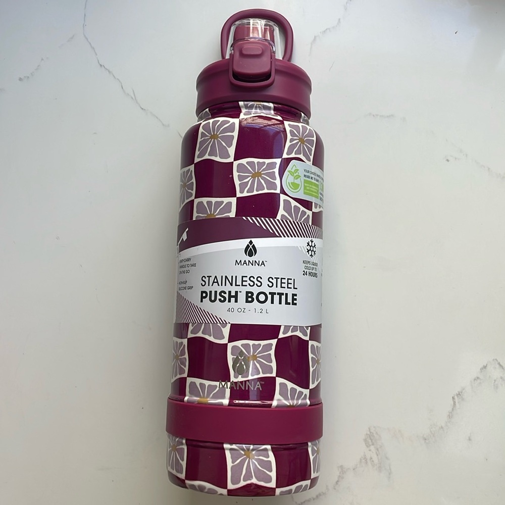 Brand New! $40 Manna™ Maroon Floral
40 oz